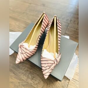 Ann Taylor Teagan Striped Side Bow Pump(Size 6)